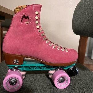 Moxi Barbie Malibu Pink Roller Skates with Sunlite Plate